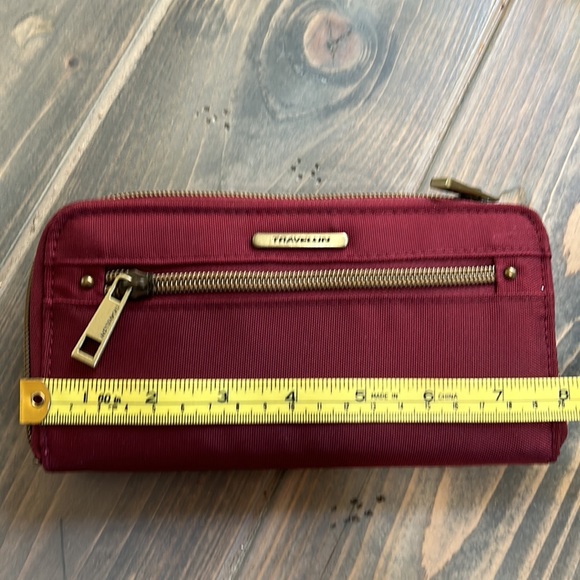 Travelon RFID blocking wallet - Picture 7 of 8